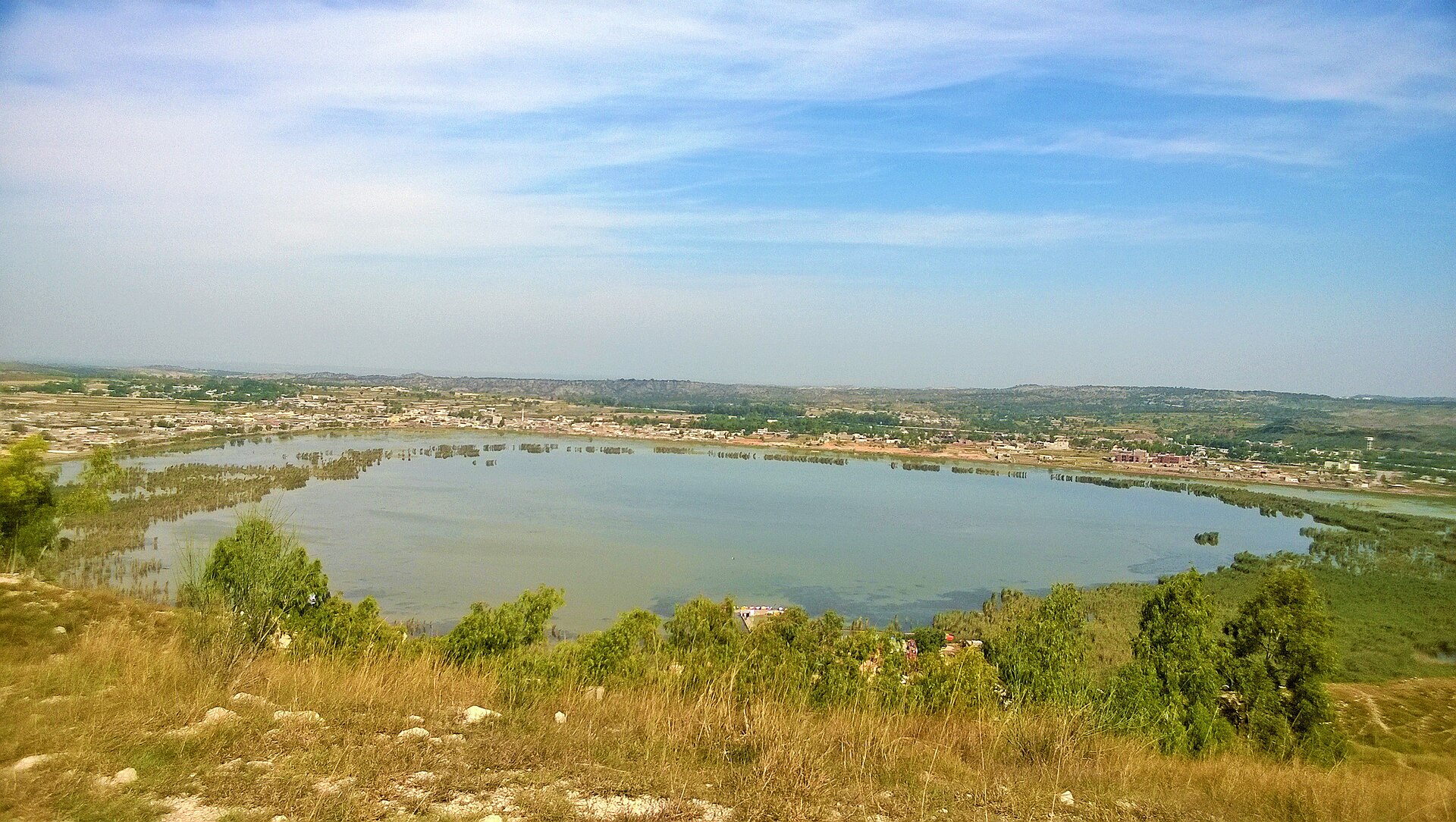 Kallar Kahar Lake in autumn