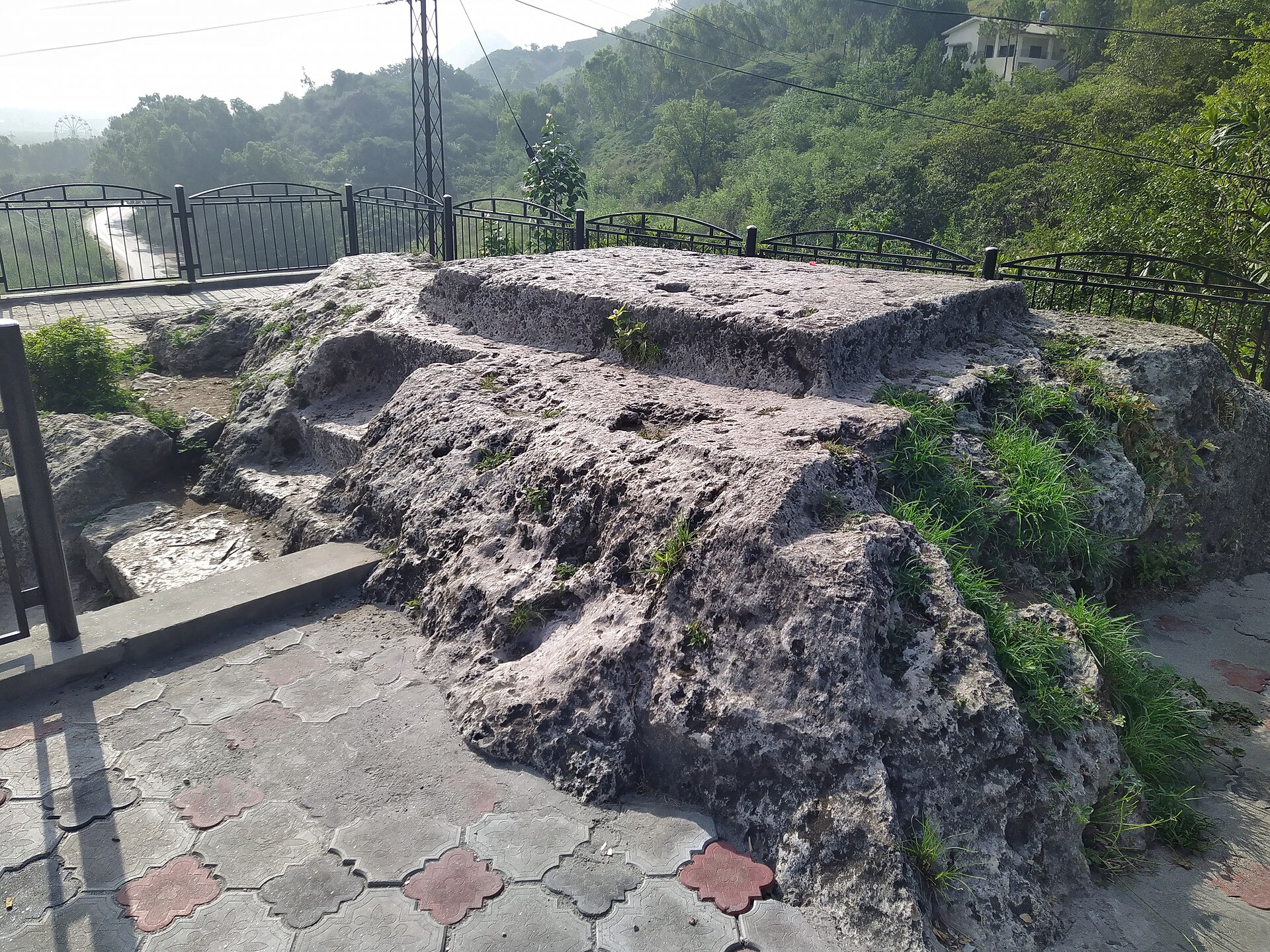 Takht-e-Babri, Kallar Kahar